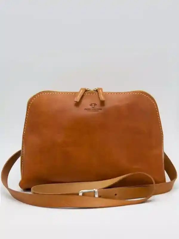 Women's shoulder bag in vegetable tanned leather